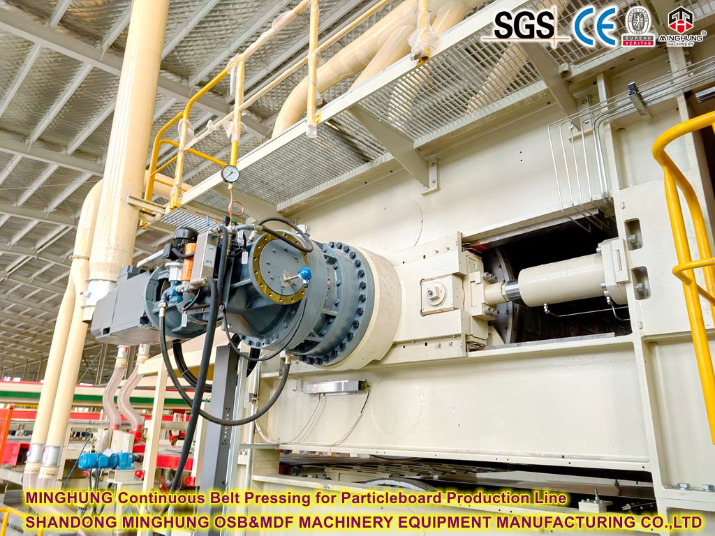 Sunta &uuml;retim hattı i&ccedil;in s&uuml;rekli kemer presleme